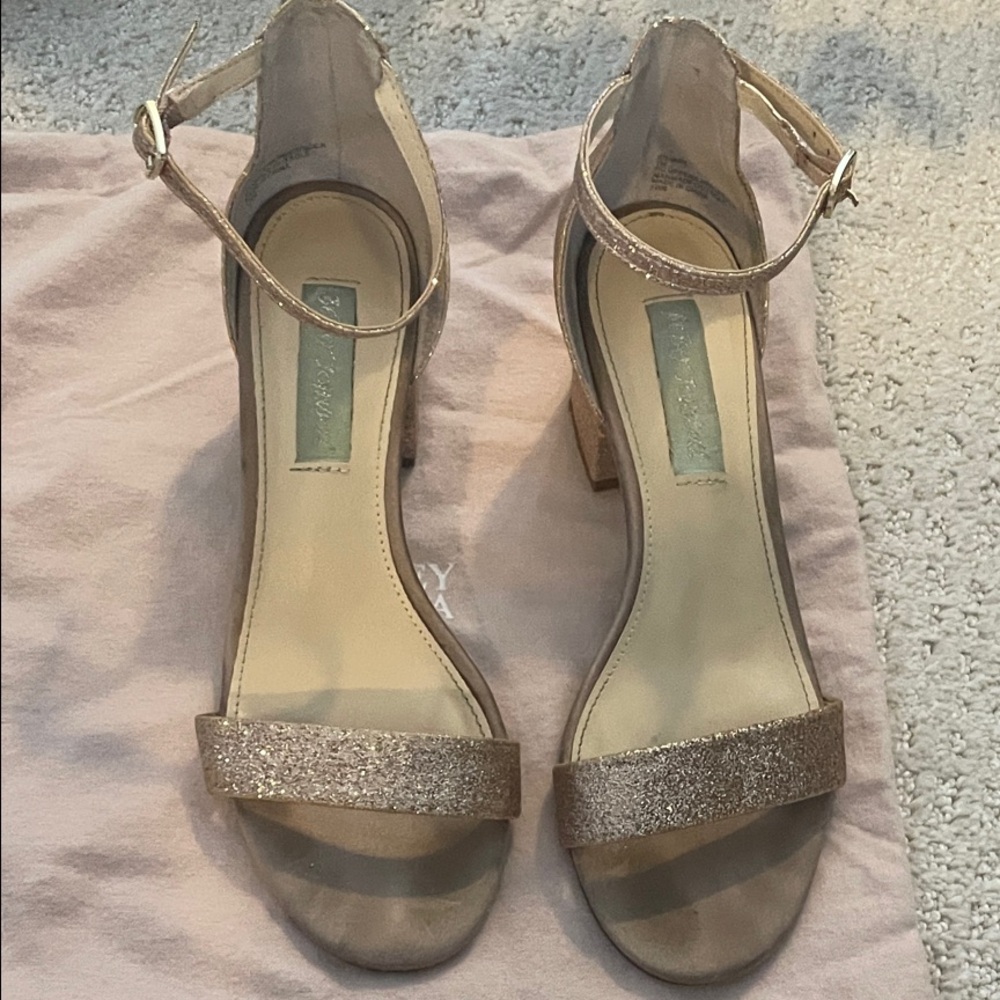 Elegant Gold Women's Sandals